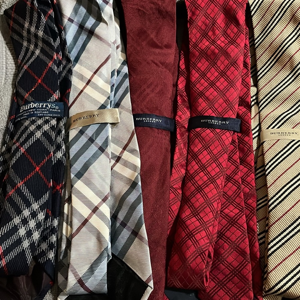 Burberry - Picture 3 of 6